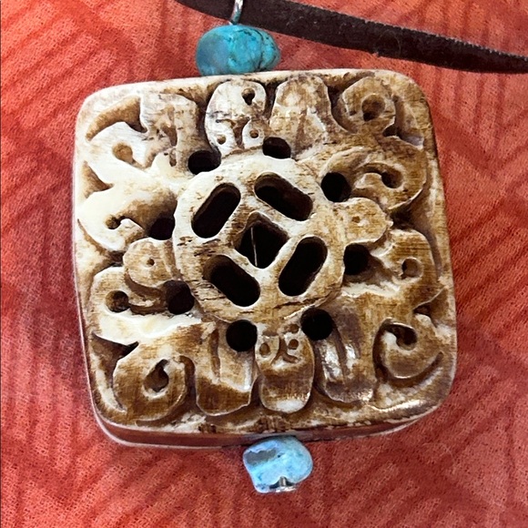 Artisan Carved Bone Pendant vintage Necklace - Picture 16 of 16